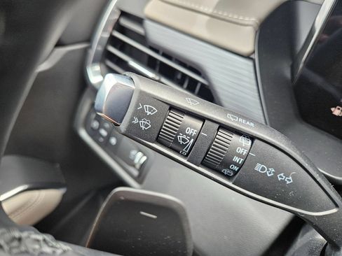 New 2026 GMC Acadia Elevation w/ Elevation Premium Package FWD image 14