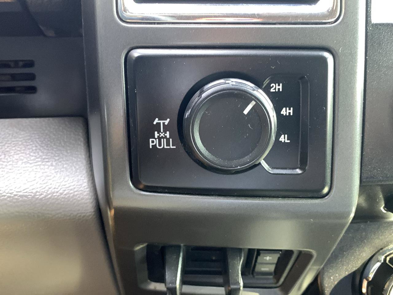 Used 2017 Ford F250 XLT w/ XLT Premium Package AWD/4WD image 28