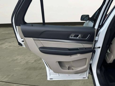 Used 2019 Ford Explorer XLT w/ Equipment Group 202A image 12