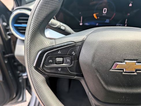 Used 2025 Chevrolet Trax LT FWD image 15