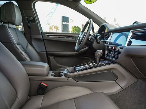 Used 2024 Porsche Macan image 18
