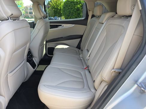 Used 2020 Lincoln Nautilus Reserve FWD image 11