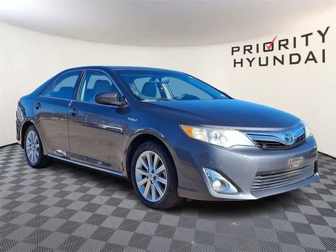 Used 2014 Toyota Camry XLE image 3