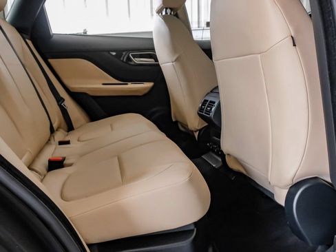 Used 2019 Jaguar F-PACE Premium AWD/4WD image 34