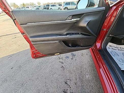 Used 2019 Toyota Camry XLE image 12