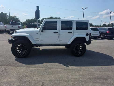 Used 2015 Jeep Wrangler Unlimited Sahara AWD/4WD image 2