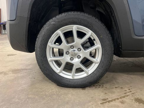 Used 2020 Jeep Renegade Latitude w/ Cold Weather Group image 9