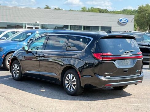 Used 2023 Chrysler Pacifica Touring-L FWD image 36