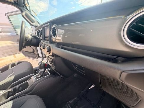 Used 2023 Jeep Wrangler Unlimited Sahara w/ Cold Weather Group AWD/4WD image 28