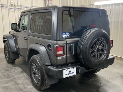 Used 2025 Jeep Wrangler Sport AWD/4WD image 17