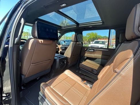 New 2026 Chevrolet Suburban High Country AWD/4WD image 15