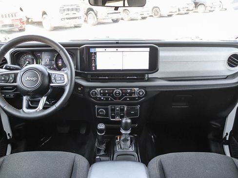 Used 2024 Jeep Wrangler Unlimited Sahara AWD/4WD image 12