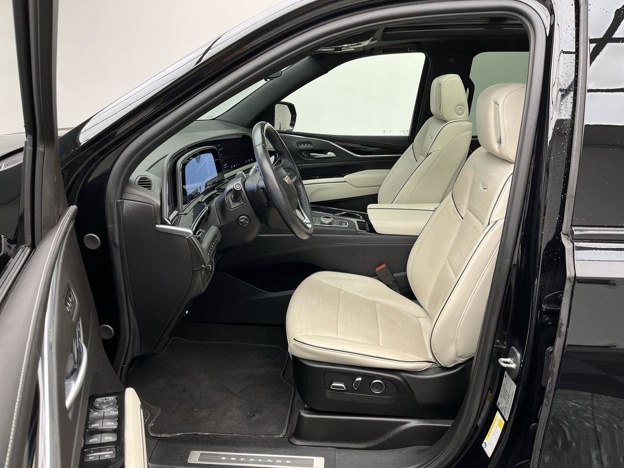 Certified 2023 Cadillac Escalade Sport w/ LPO, ONYX Package AWD/4WD image 3