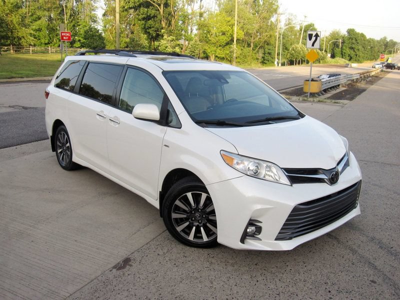 Used 2019 Toyota Sienna XLE w/ XLE Navigation Package AWD/4WD image 2