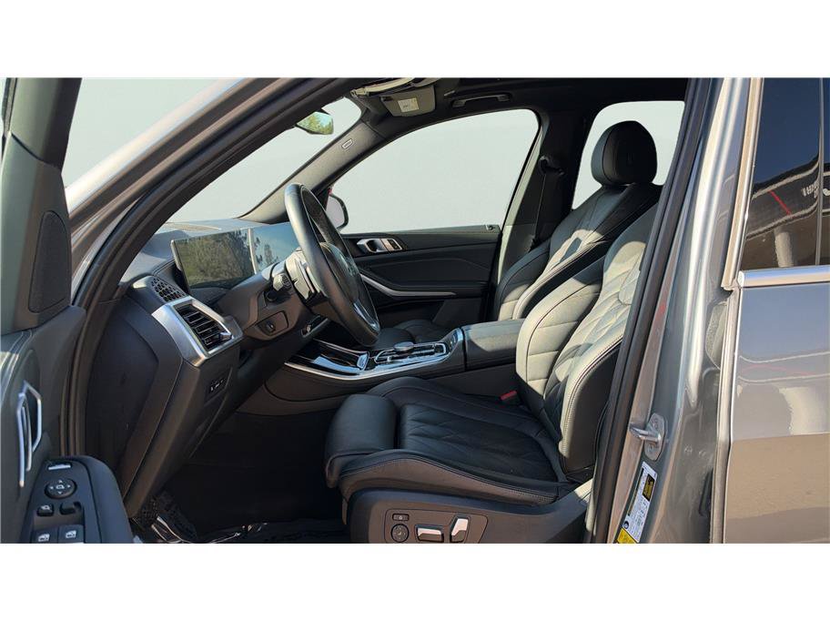 Used 2024 BMW X5 xDrive50e w/ Parking Assistance Package AWD/4WD image 17