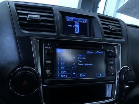 Used 2013 Toyota Highlander SE image 20