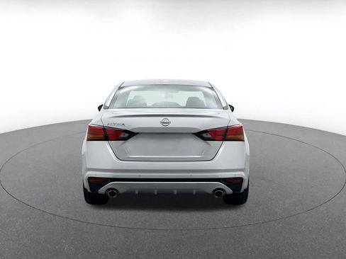 Used 2025 Nissan Altima 2.5 SV FWD image 9