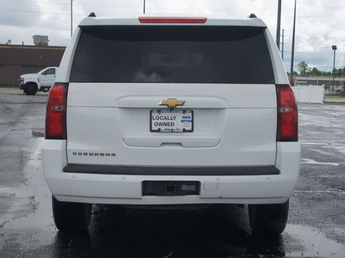 Used 2015 Chevrolet Suburban LT RWD image 3
