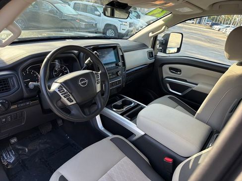 Used 2024 Nissan Titan SV w/ SV Convenience Package image 14
