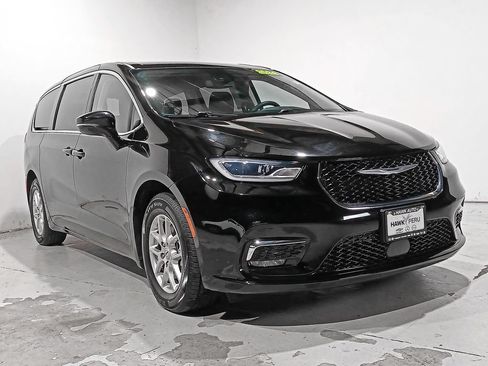 Used 2024 Chrysler Pacifica Touring-L FWD image 35