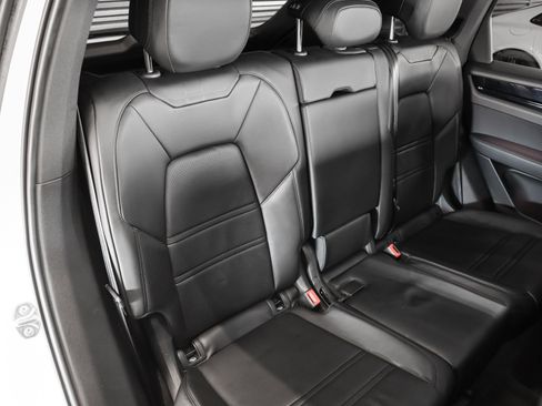 Certified 2023 Porsche Cayenne image 6