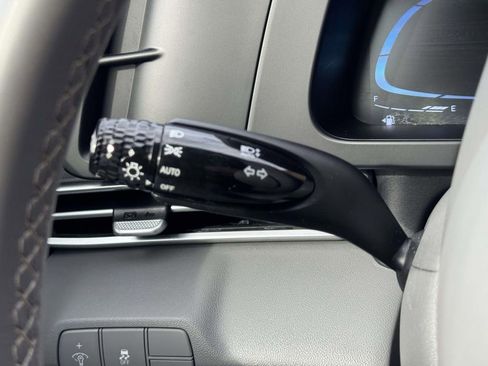 Certified 2025 Hyundai Elantra Sport image 21