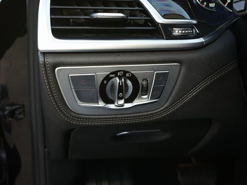 Used 2018 BMW 740i image 21