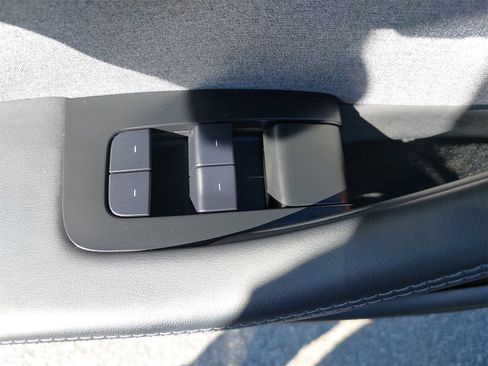 Used 2024 Tesla Model 3 Standard Range image 28