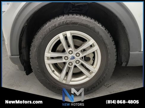 Used 2022 Ford Explorer XLT w/ Class IV Trailer Tow Package image 12