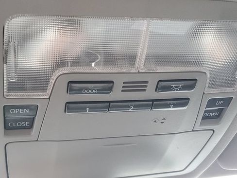 Used 2018 Toyota Highlander XLE w/ Protection Package #3 AWD/4WD image 32