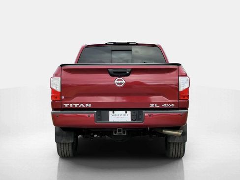Used 2017 Nissan Titan SL image 4