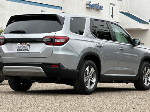 Used 2024 Honda Pilot EX-L image 4