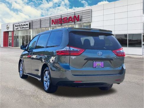 Used 2020 Toyota Sienna L image 5