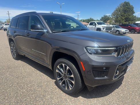 Used 2025 Jeep Grand Cherokee L Overland w/ Trailer Tow Package AWD/4WD image 4