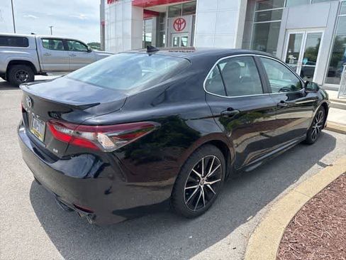 Used 2021 Toyota Camry SE w/ Cold Weather Package FWD image 3