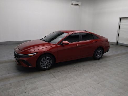 Used 2024 Hyundai Elantra Blue FWD image 2