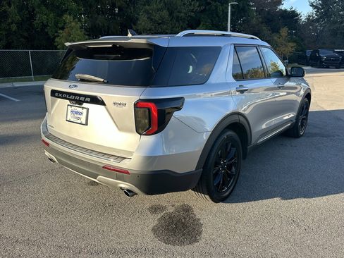 Used 2022 Ford Explorer Limited image 10