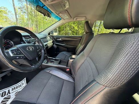 Used 2017 Toyota Camry SE FWD image 13