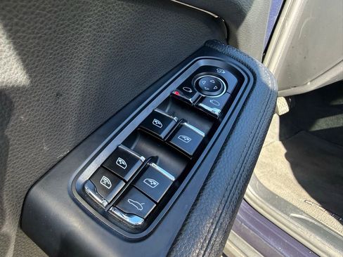 Used 2022 Porsche Macan w/ Premium Package Plus image 15