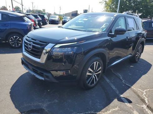 Certified 2025 Nissan Pathfinder Platinum AWD/4WD image 2
