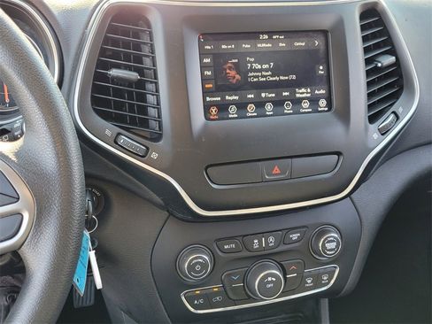 Used 2019 Jeep Cherokee Latitude w/ Popular Appearance Group image 15