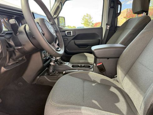 Used 2025 Jeep Wrangler Unlimited Sport AWD/4WD image 27