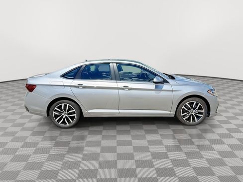 New 2025 Volkswagen Jetta SE image 1