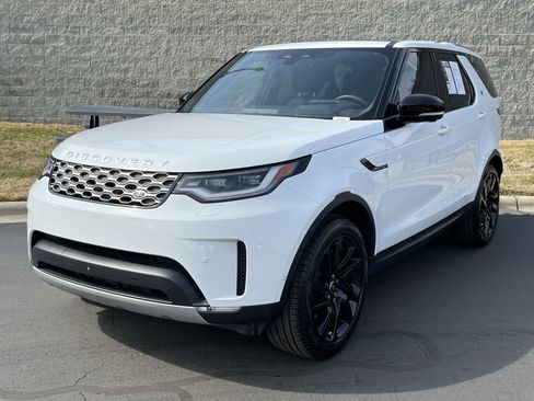 Used 2025 Land Rover Discovery S image 1