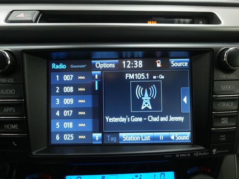 Used 2018 Toyota RAV4 Limited AWD/4WD image 34