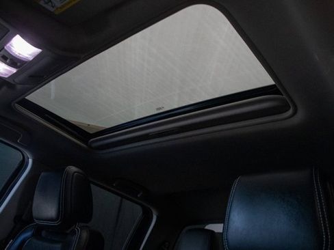 Used 2023 Nissan Frontier SV w/ SV Premium Package image 35