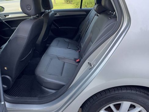 Used 2015 Volkswagen Golf S image 28