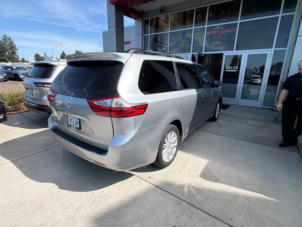 Used 2017 Toyota Sienna XLE w/ XLE Navigation Package AWD/4WD image 4