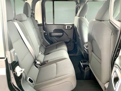 Used 2021 Jeep Gladiator Sport image 23
