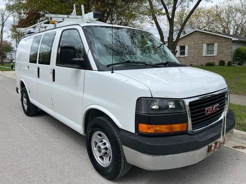 Used 2016 GMC Savana 2500 RWD image 2